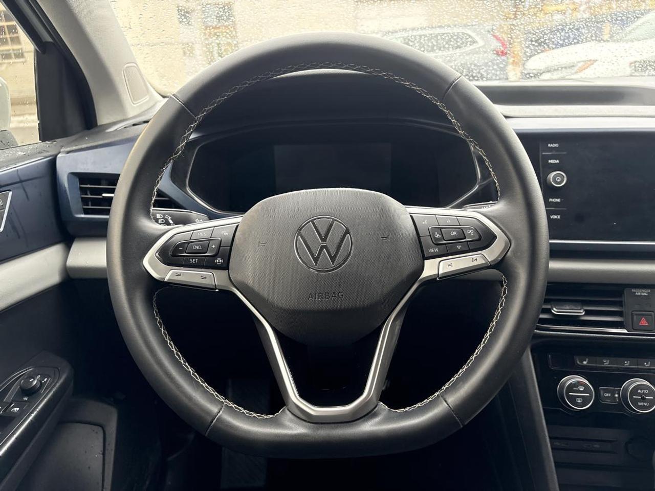 2022 Volkswagen Taos Comfortline w/Winter & All-Season Tires Photo