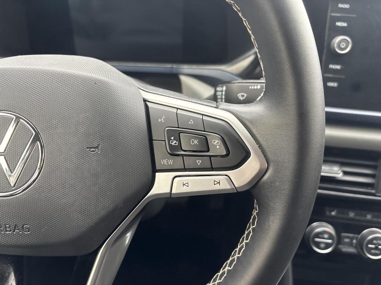 2022 Volkswagen Taos Comfortline w/Winter & All-Season Tires Photo