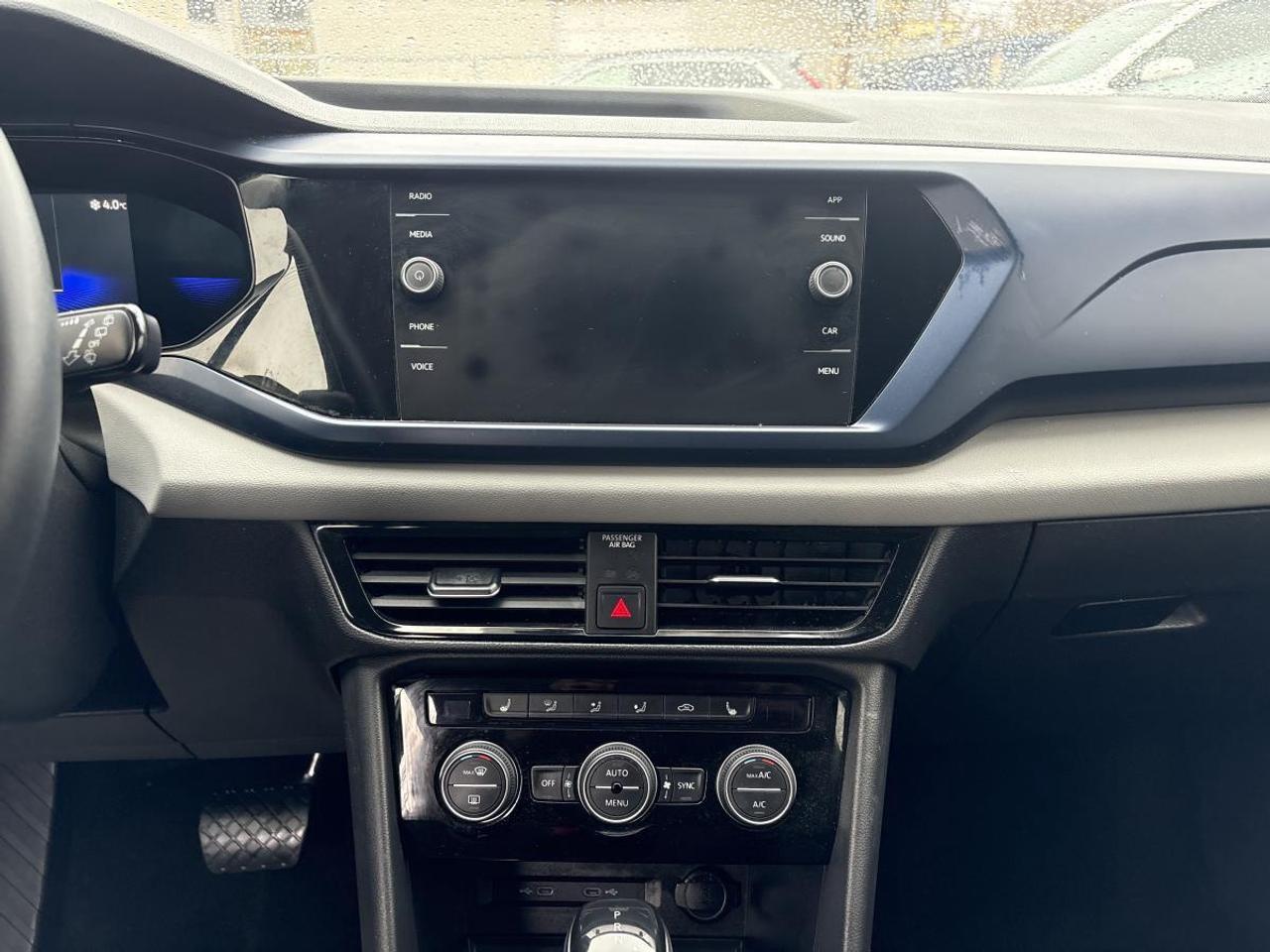 2022 Volkswagen Taos Comfortline w/Winter & All-Season Tires Photo