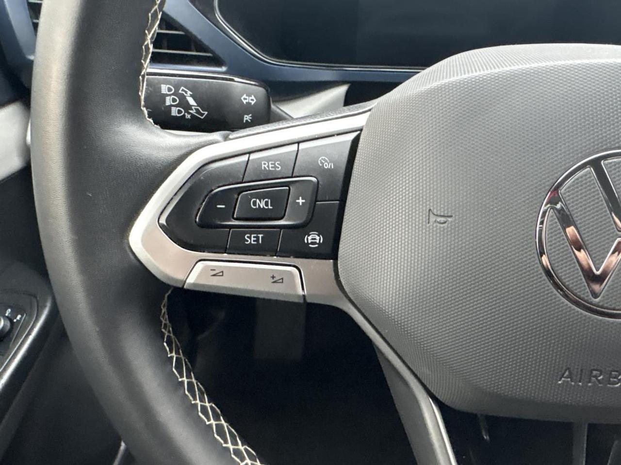 2022 Volkswagen Taos Comfortline w/Winter & All-Season Tires Photo