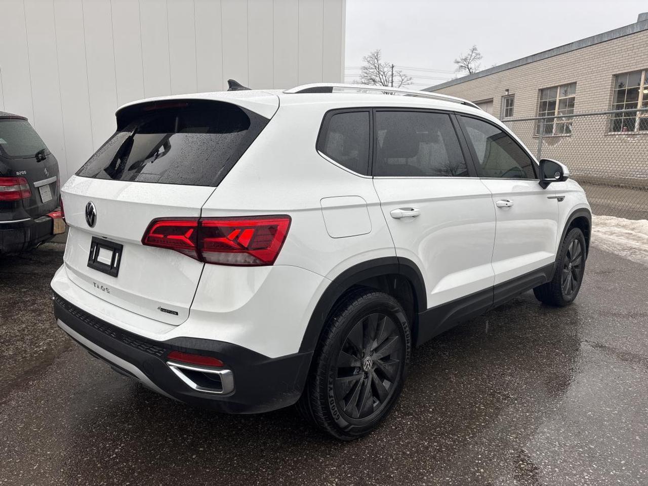 2022 Volkswagen Taos Comfortline w/Winter & All-Season Tires Photo