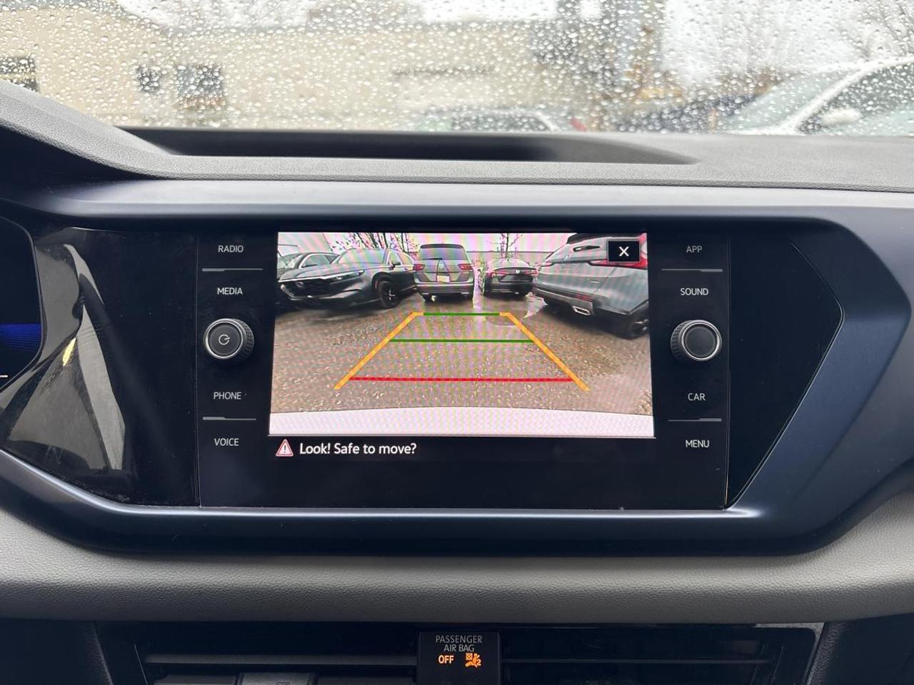 2022 Volkswagen Taos Comfortline w/Winter & All-Season Tires Photo