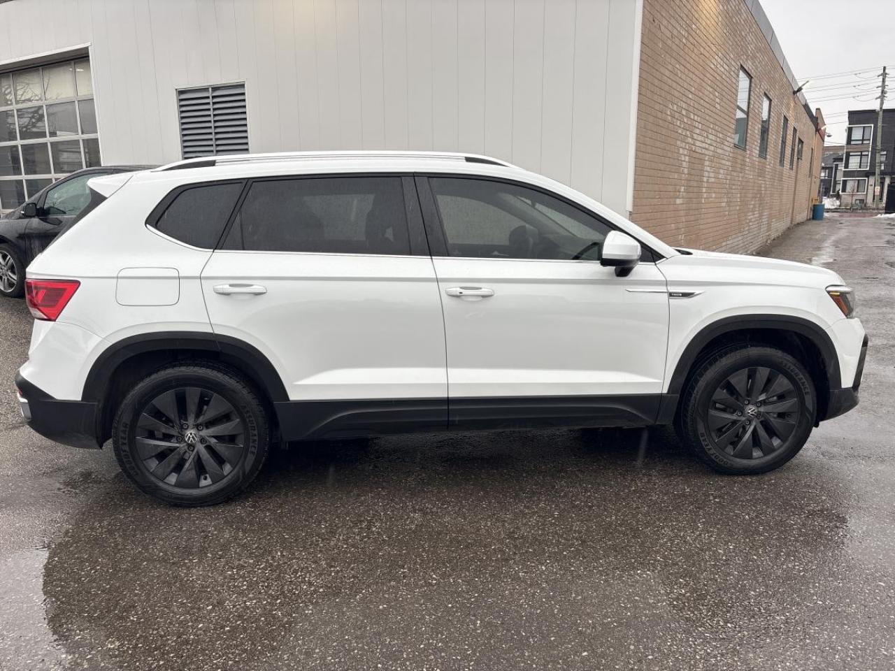 2022 Volkswagen Taos Comfortline w/Winter & All-Season Tires Photo