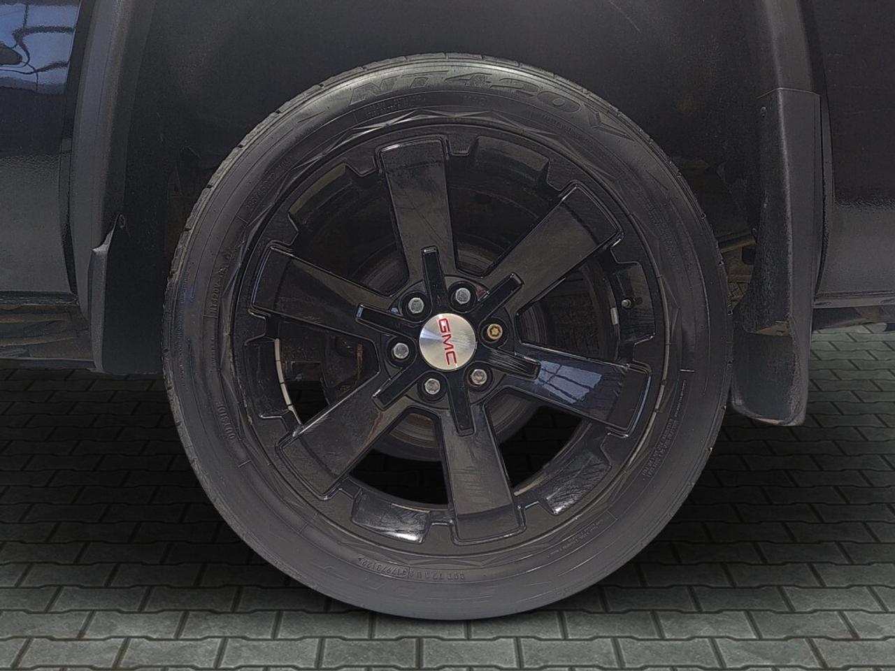 2016 GMC Sierra 1500 Denali on 22s / Crew Cab / Short Box / Sunroof / H Photo