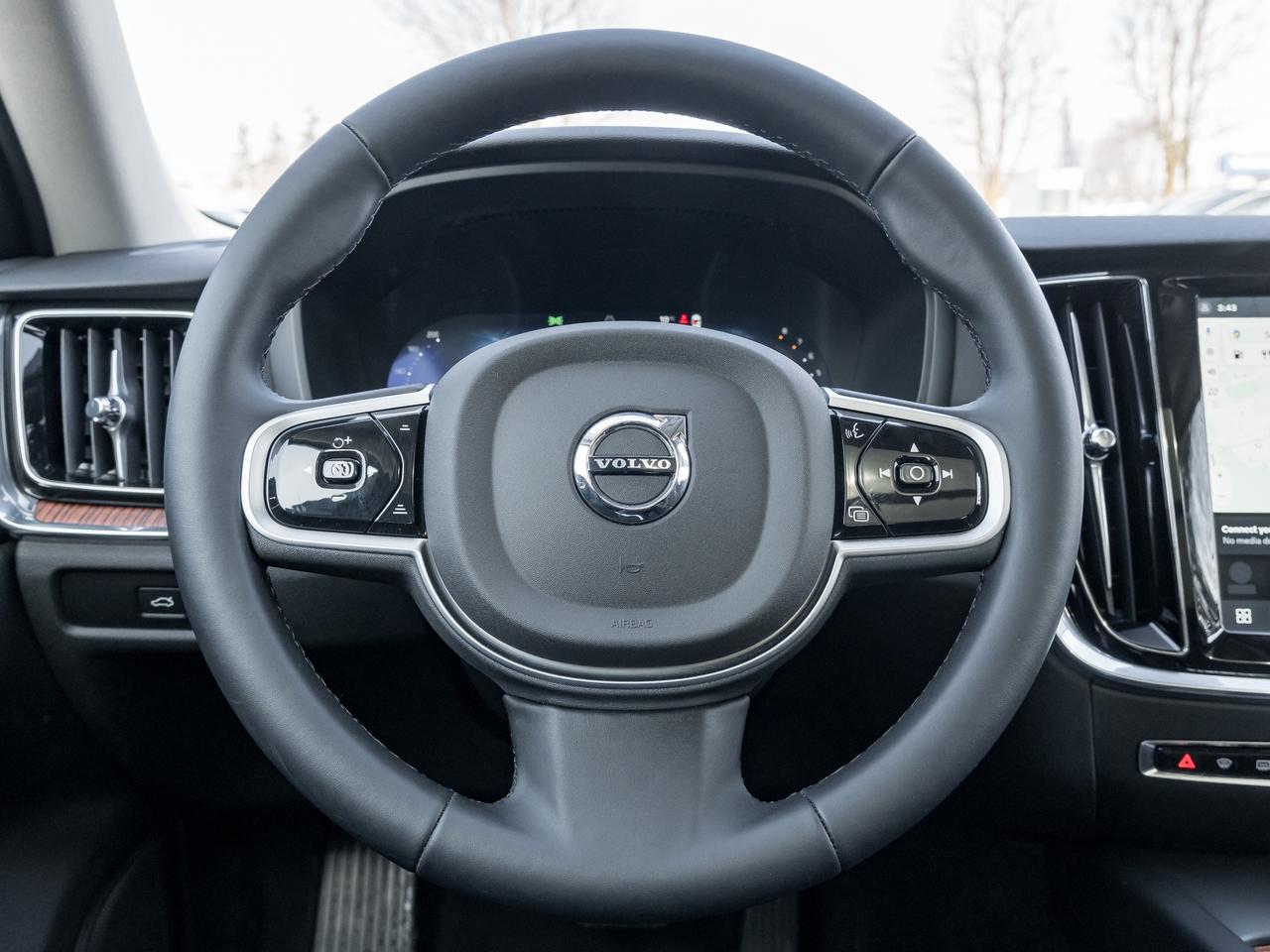 2025 Volvo V60 Cross Country B5 AWD Core  LOW KM  NEARLY NEW  VOLVO CPO Photo