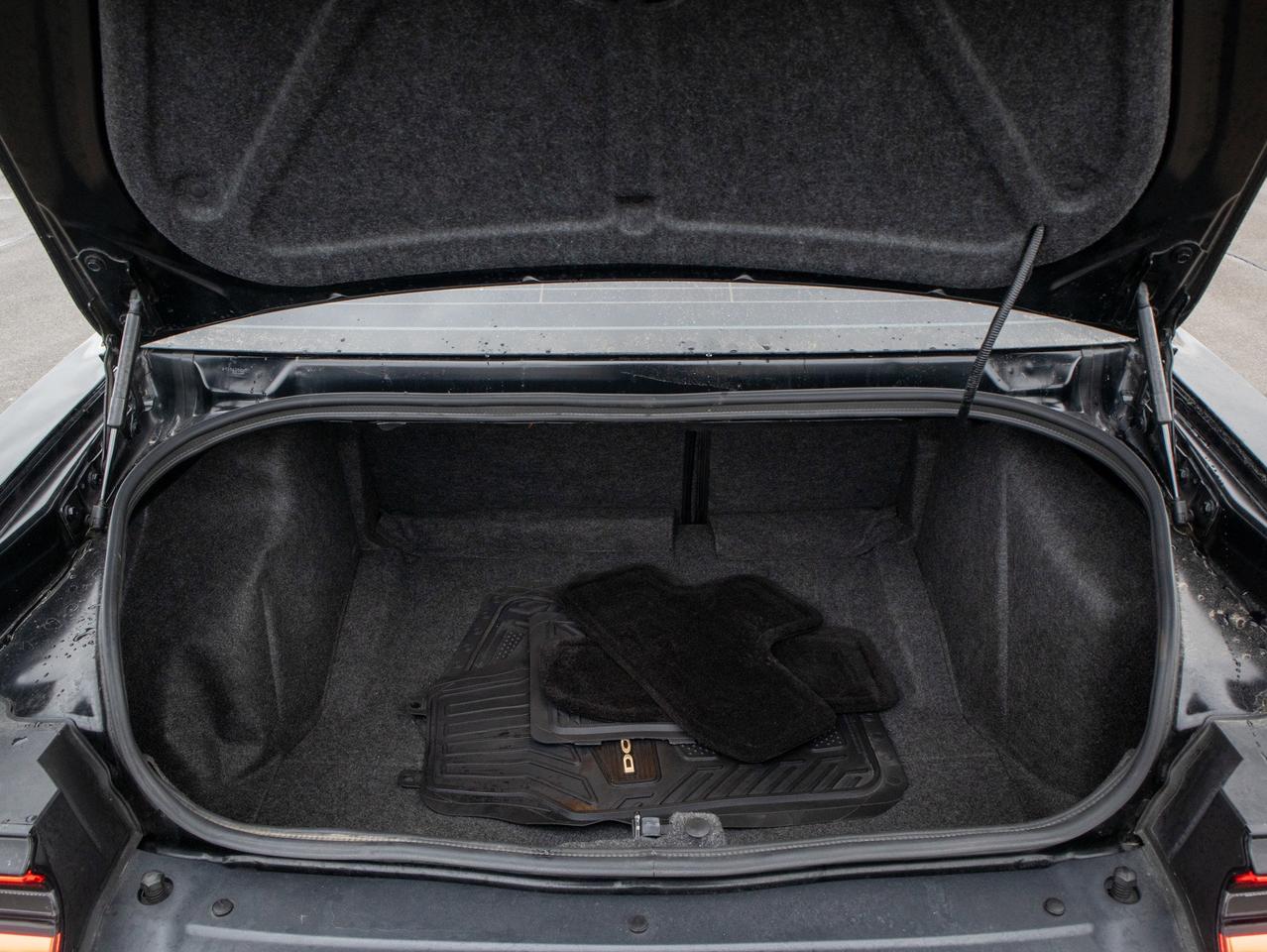 2016 Dodge Challenger R/T - V8 Engine   Manual Photo