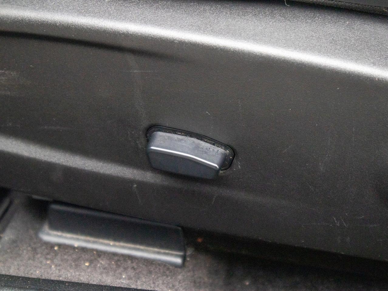 2016 Dodge Challenger R/T - V8 Engine   Manual Photo