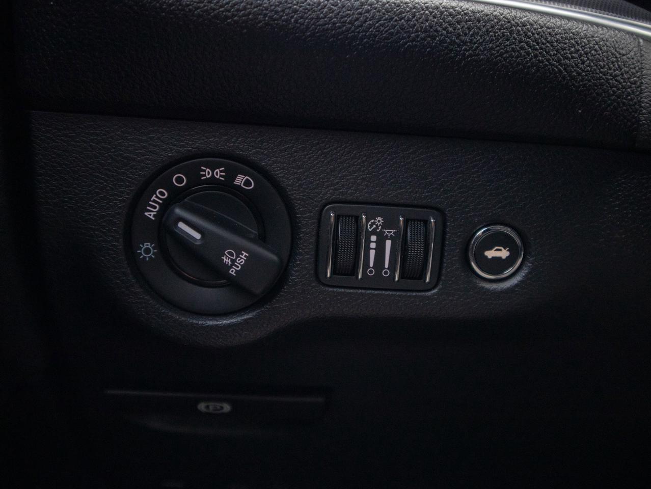 2016 Dodge Challenger R/T - V8 Engine   Manual Photo