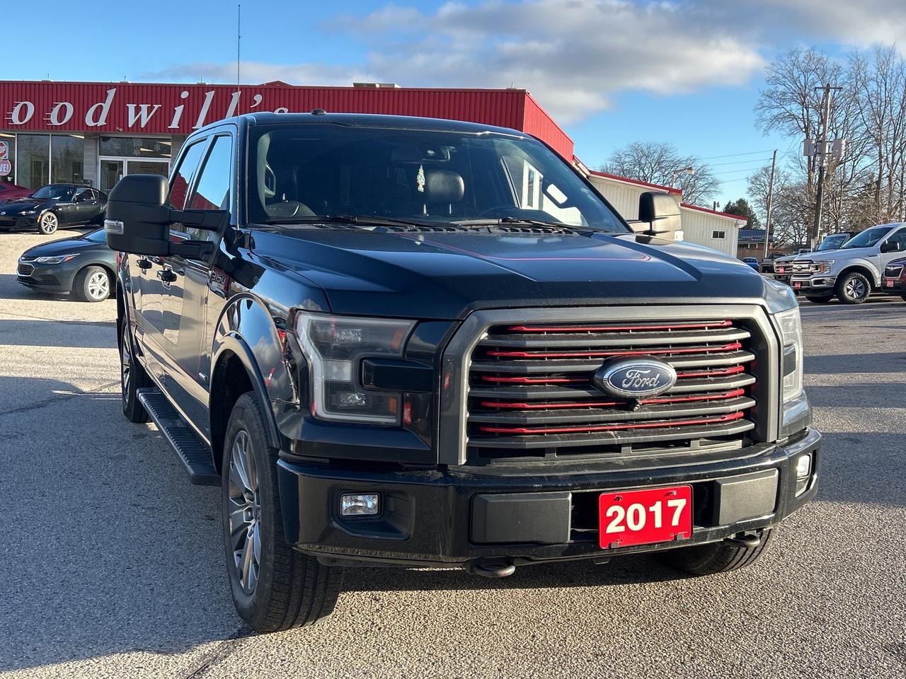 2017 Ford F-150 LARIAT FX4, HEATED/ COOLED SEATS, REMOTE START! Photo3