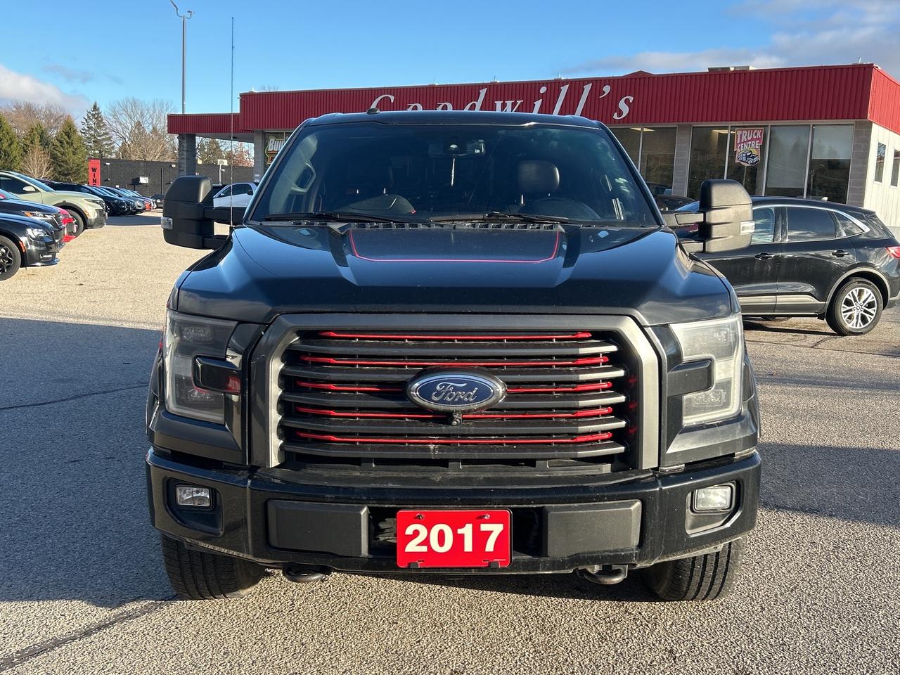 2017 Ford F-150 LARIAT FX4, HEATED/ COOLED SEATS, REMOTE START! Photo2