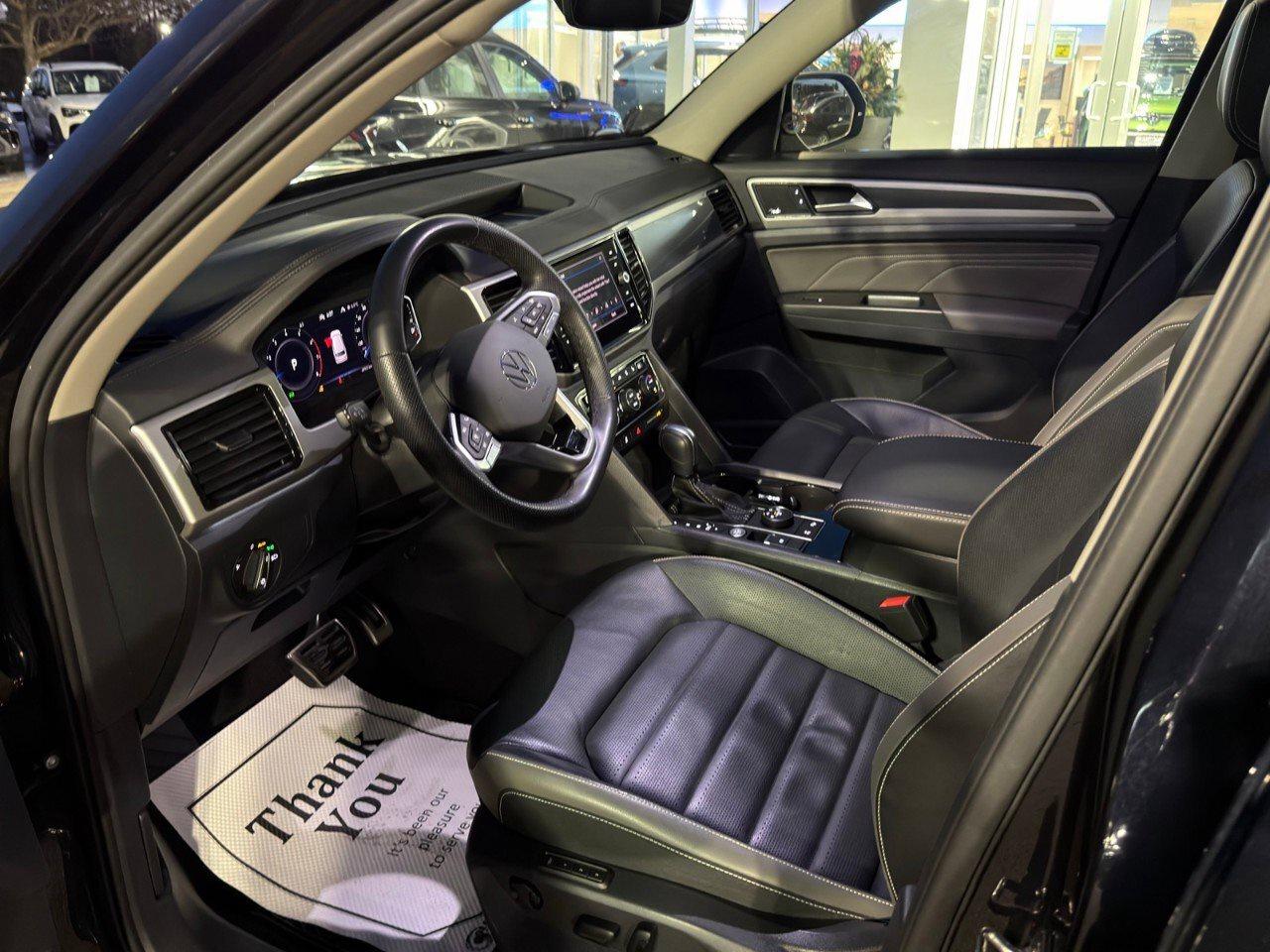 2023 Volkswagen Atlas ExeclineONE-OWNER, ACCIDENT-FREE, VR6, BENCH SEATS Photo