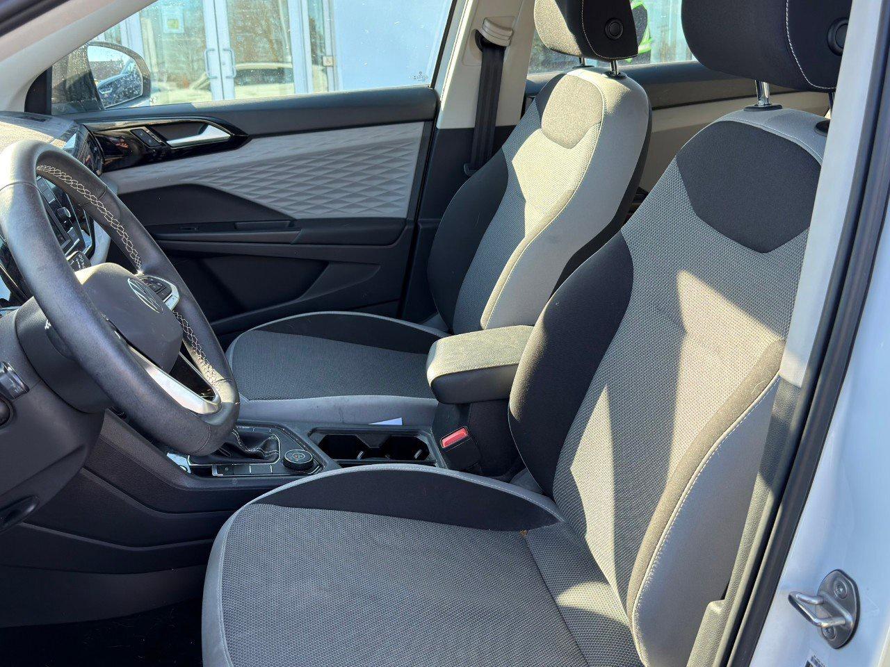 2023 Volkswagen Taos TrendlineONE-OWNER, ACCIDENT-FREE, AWD, CARPLAY, D Photo2