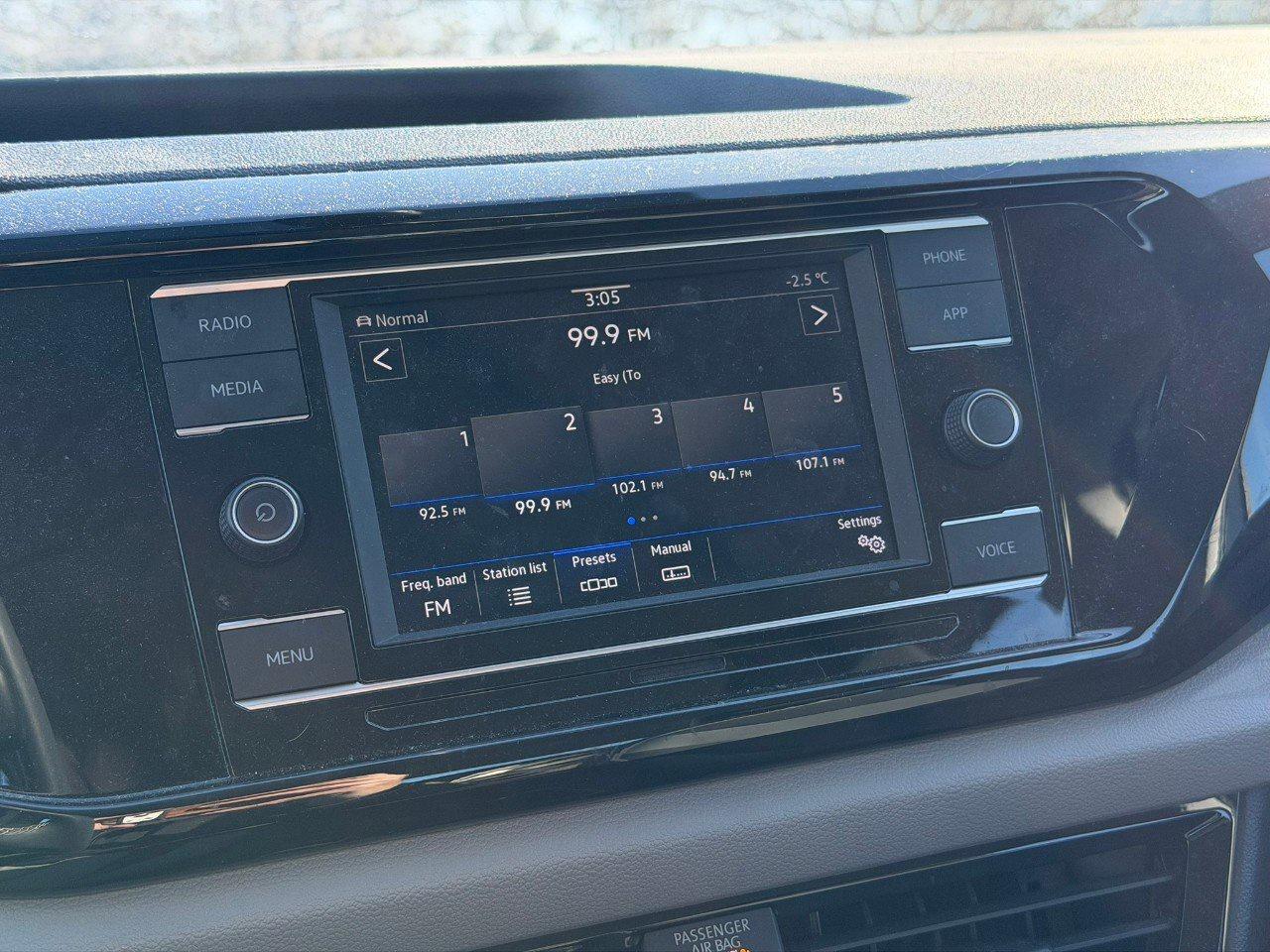 2023 Volkswagen Taos TrendlineONE-OWNER, ACCIDENT-FREE, AWD, CARPLAY, D Photo