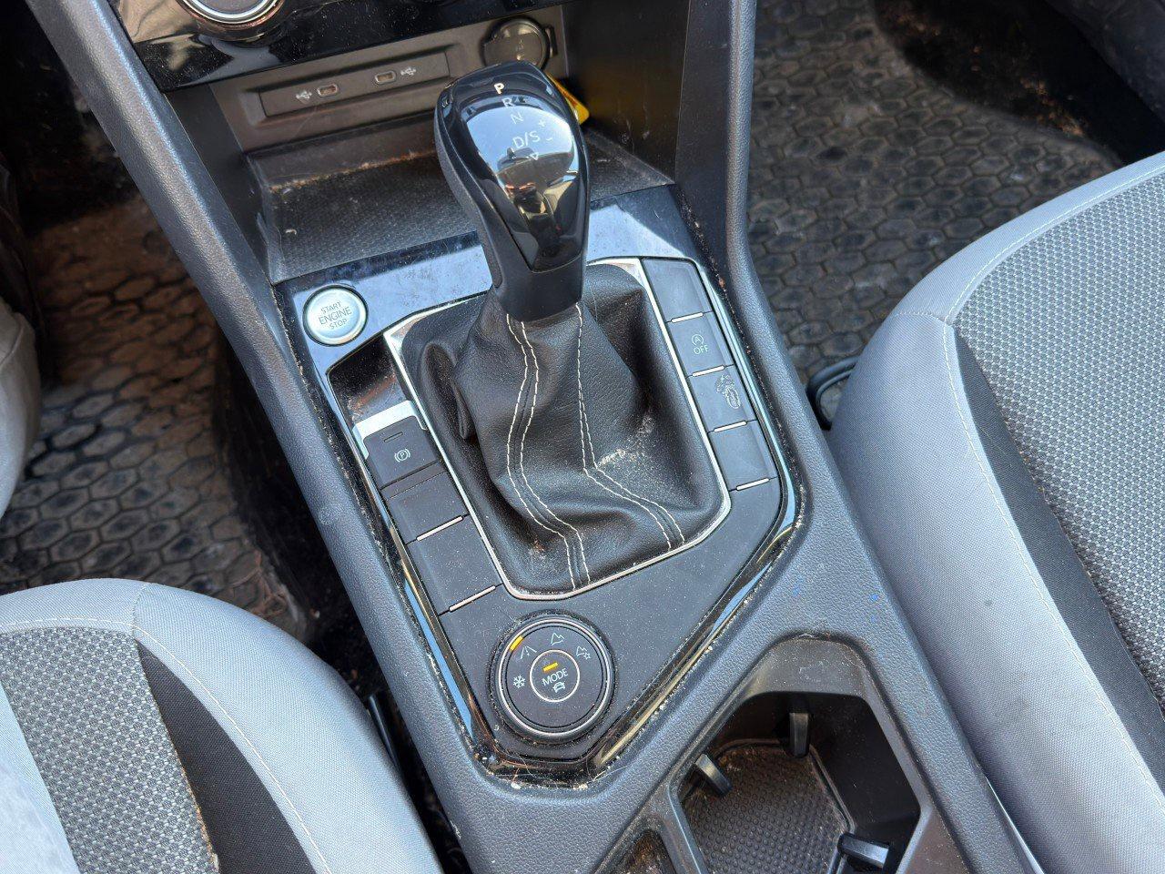 2023 Volkswagen Taos TrendlineONE-OWNER, ACCIDENT-FREE, AWD, CARPLAY, D Photo