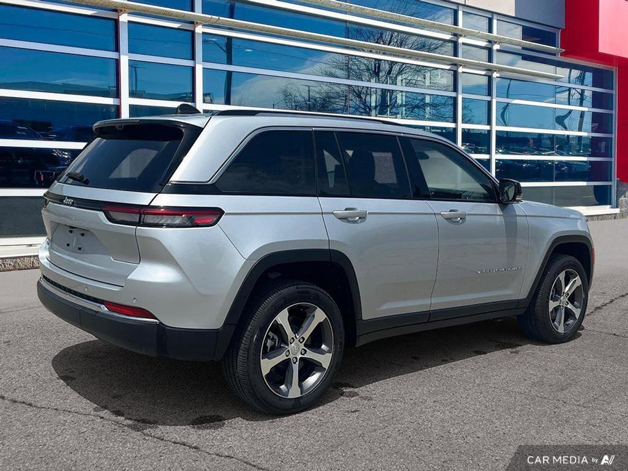 2023 Jeep Grand Cherokee 4xe Navigation | Pano Roof | Rear Seat Video | 20 Wheels | Heated & Cooled Seats | Remote Start | Photo