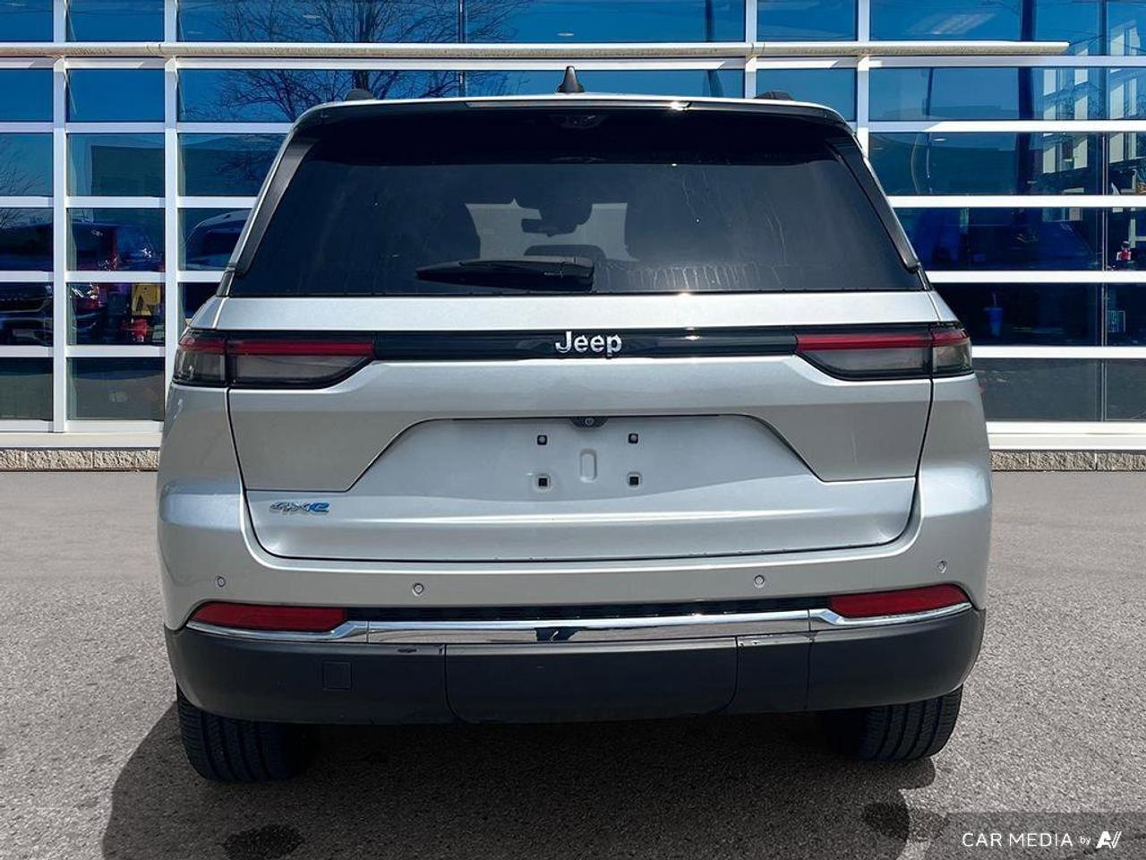 2023 Jeep Grand Cherokee 4xe Navigation | Pano Roof | Rear Seat Video | 20 Wheels | Heated & Cooled Seats | Remote Start | Photo3