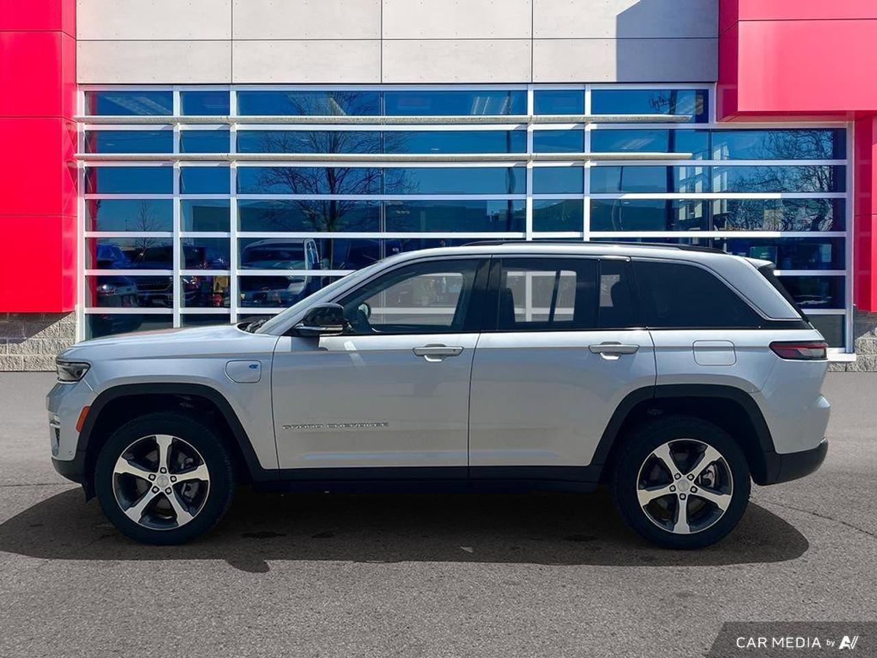 2023 Jeep Grand Cherokee 4xe Navigation | Pano Roof | Rear Seat Video | 20 Wheels | Heated & Cooled Seats | Remote Start | Photo