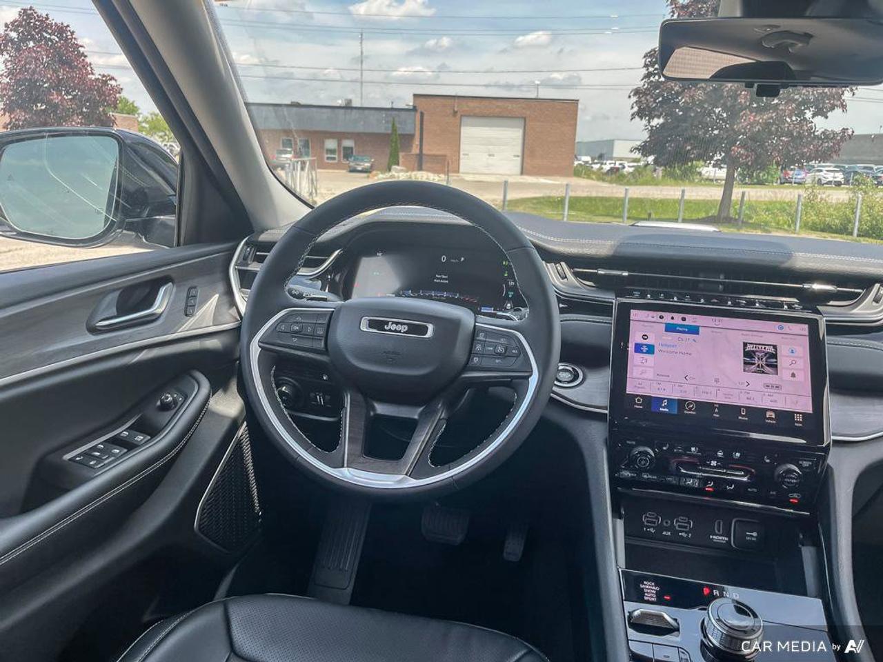 2023 Jeep Grand Cherokee 4xe Navigation | Pano Roof | Rear Seat Video | 20 Wheels | Heated & Cooled Seats | Remote Start | Photo