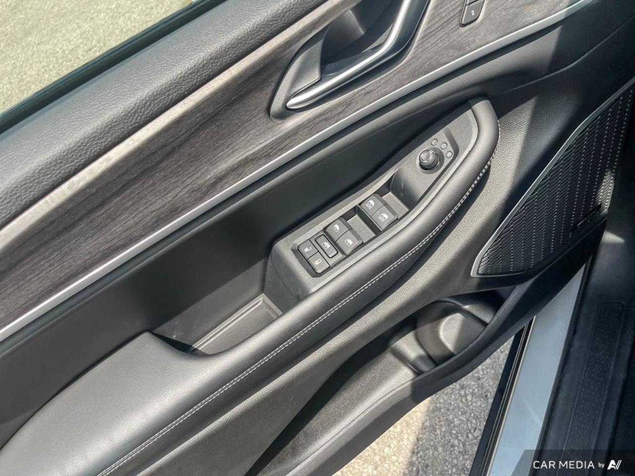 2023 Jeep Grand Cherokee 4xe Navigation | Pano Roof | Rear Seat Video | 20 Wheels | Heated & Cooled Seats | Remote Start | Photo