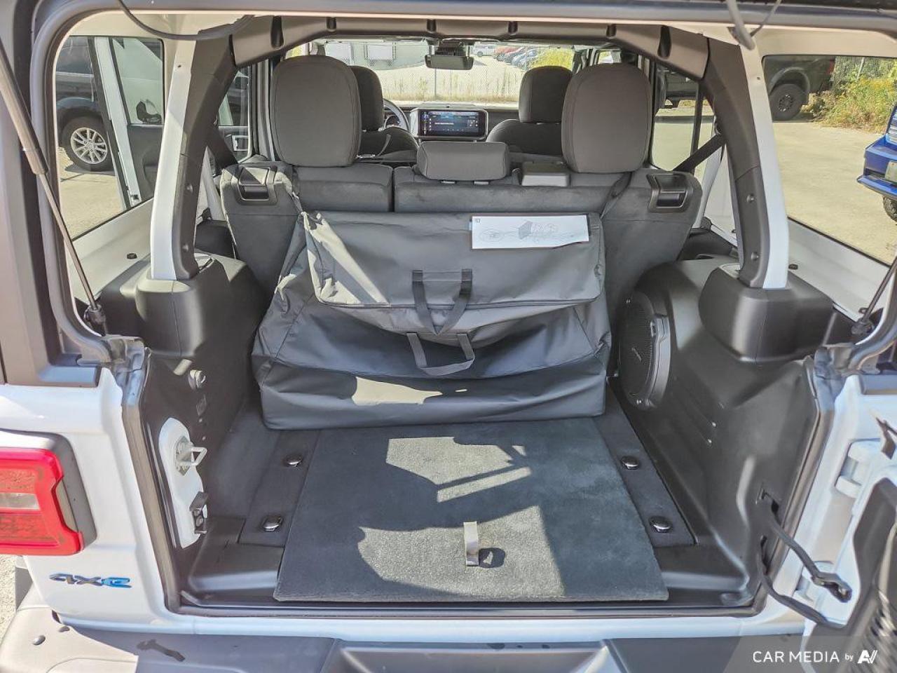 2024 Jeep Wrangler 4xe Rubicon | Winch | Heated Seats | Navigation | Apple Carplay | Android Auto | | Photo