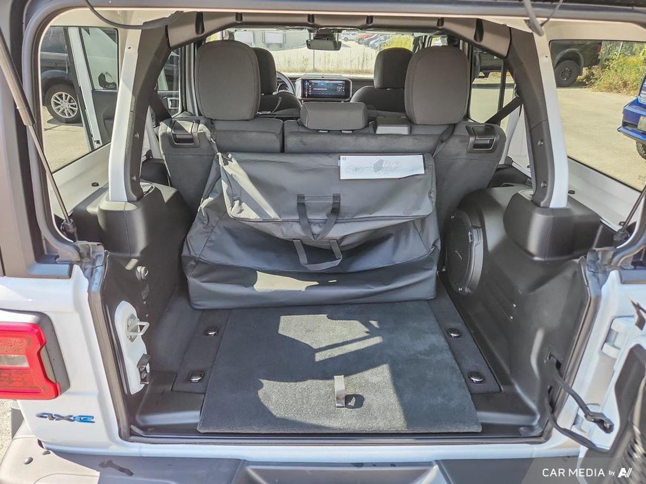 2024 Jeep Wrangler 4xe Rubicon | Winch | Heated Seats | Navigation | Apple Carplay | Android Auto | | Photo