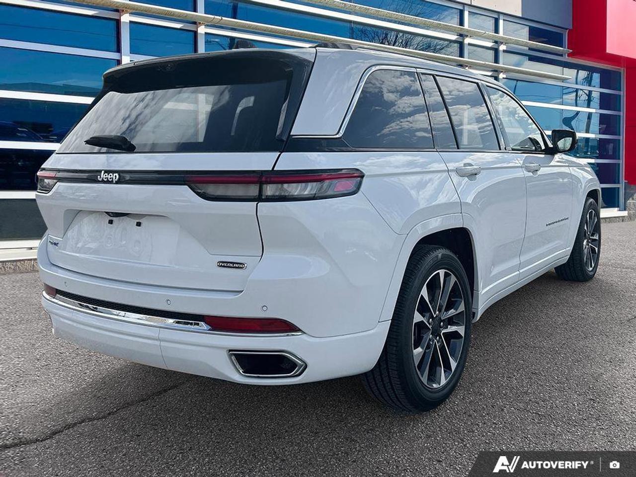 2023 Jeep Grand Cherokee 4xe Overland | Navigation | Leather | Sunroof | Rain Sensing Wipers | Remote Start | Apple Carplay | Photo4