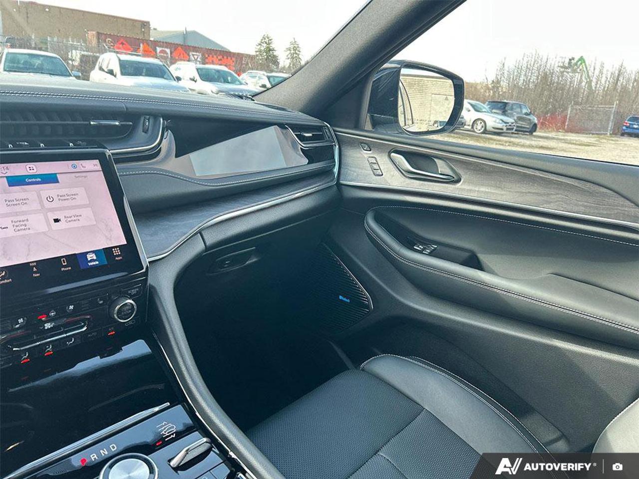 2023 Jeep Grand Cherokee 4xe Overland | Navigation | Leather | Sunroof | Rain Sensing Wipers | Remote Start | Apple Carplay | Photo