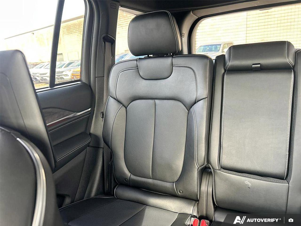 2023 Jeep Grand Cherokee 4xe Overland | Navigation | Leather | Sunroof | Rain Sensing Wipers | Remote Start | Apple Carplay | Photo
