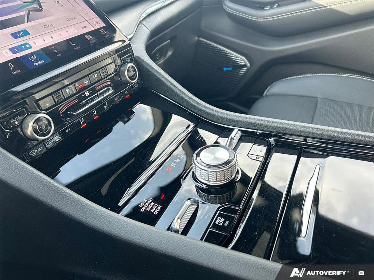 2023 Jeep Grand Cherokee 4xe Overland | Navigation | Leather | Sunroof | Rain Sensing Wipers | Remote Start | Apple Carplay | Photo