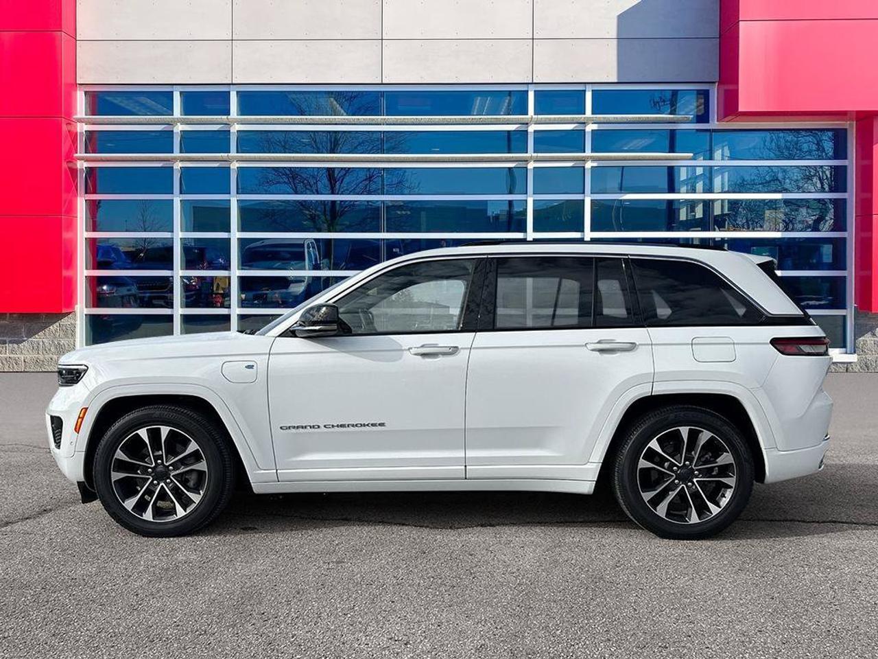 2023 Jeep Grand Cherokee 4xe Overland | Executive Demo | VERY LOW KMS| Factory Warranty | LOADED | Remote Start | CarPlay Photo1