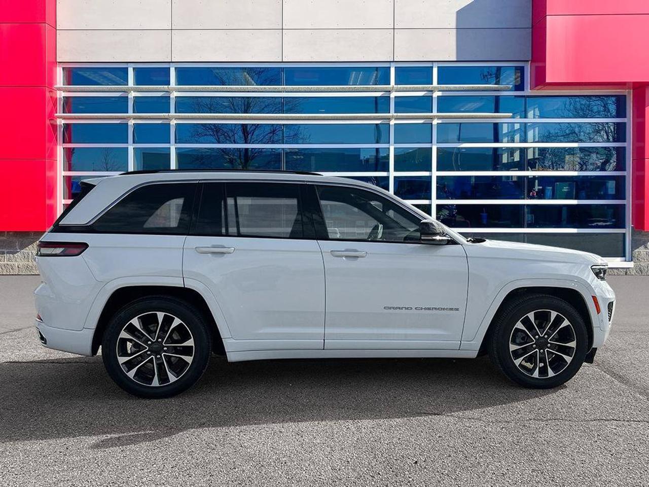 2023 Jeep Grand Cherokee 4xe Overland | Executive Demo | VERY LOW KMS| Factory Warranty | LOADED | Remote Start | CarPlay Photo