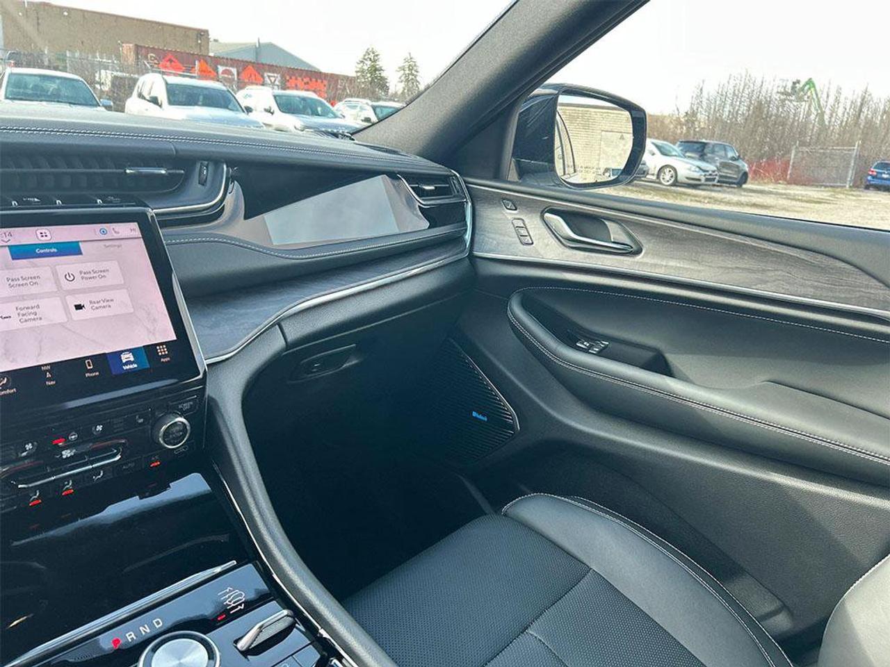 2023 Jeep Grand Cherokee 4xe Overland | Executive Demo | VERY LOW KMS| Factory Warranty | LOADED | Remote Start | CarPlay Photo