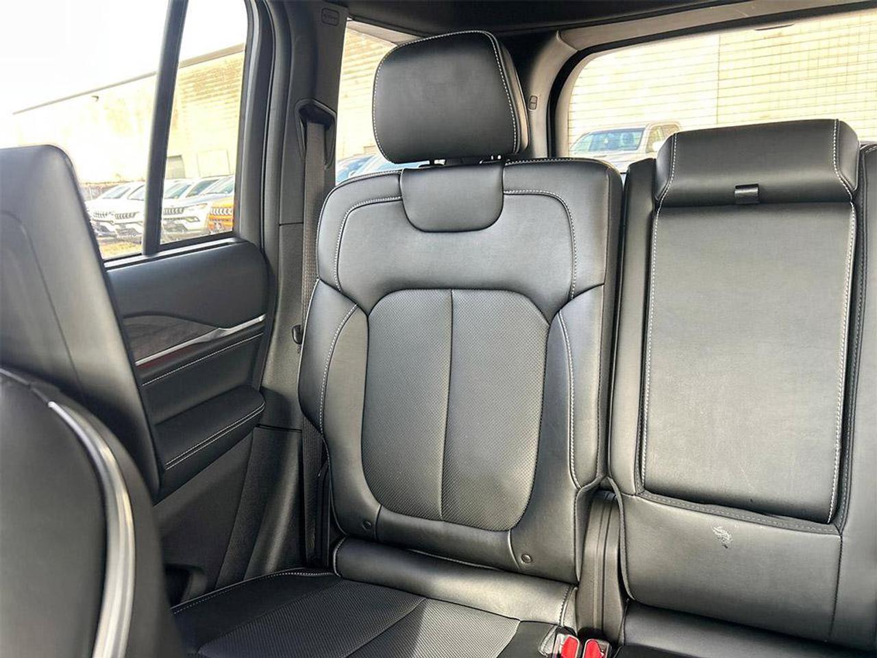 2023 Jeep Grand Cherokee 4xe Overland | Executive Demo | VERY LOW KMS| Factory Warranty | LOADED | Remote Start | CarPlay Photo