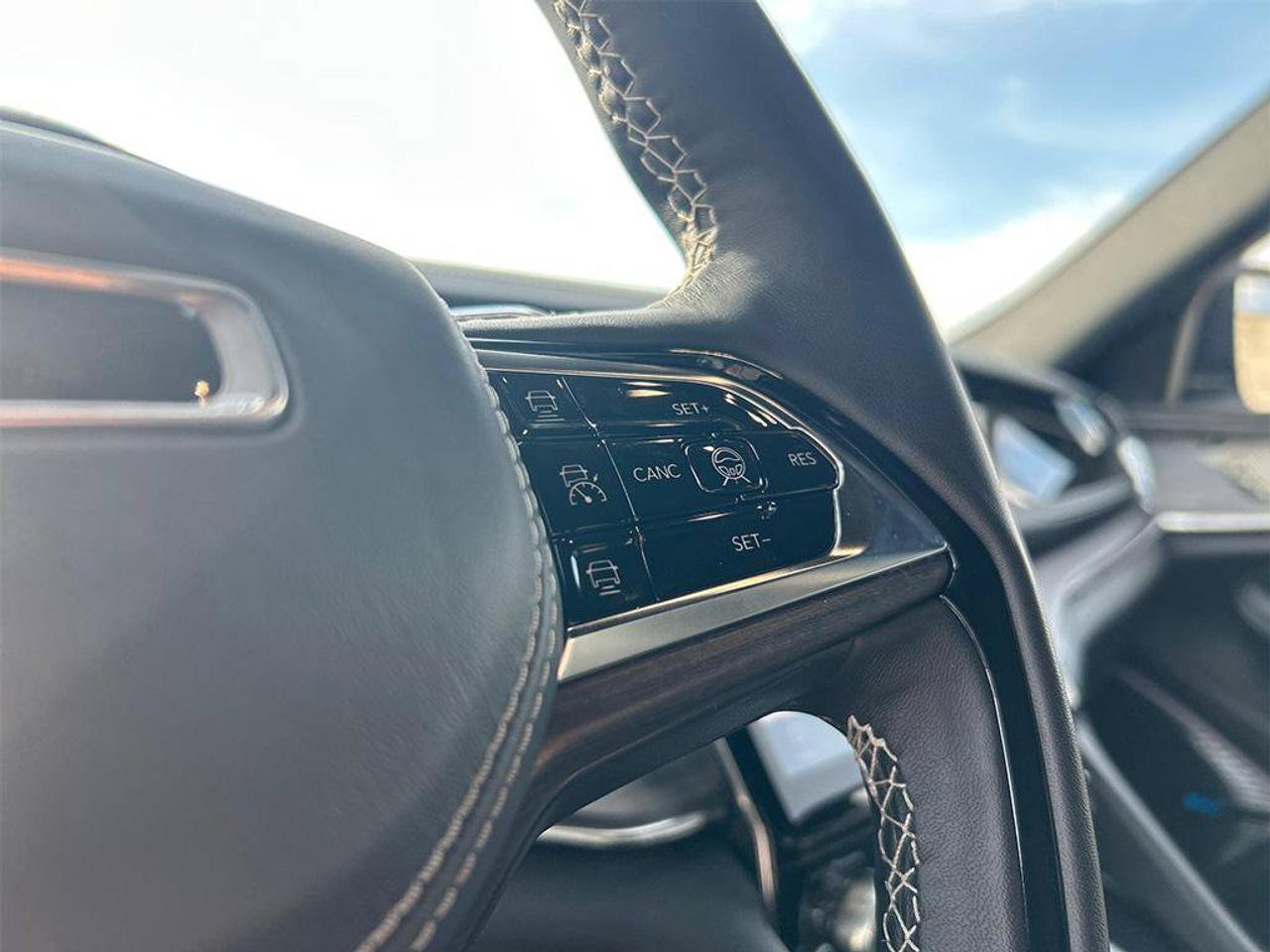 2023 Jeep Grand Cherokee 4xe Overland | Executive Demo | VERY LOW KMS| Factory Warranty | LOADED | Remote Start | CarPlay Photo