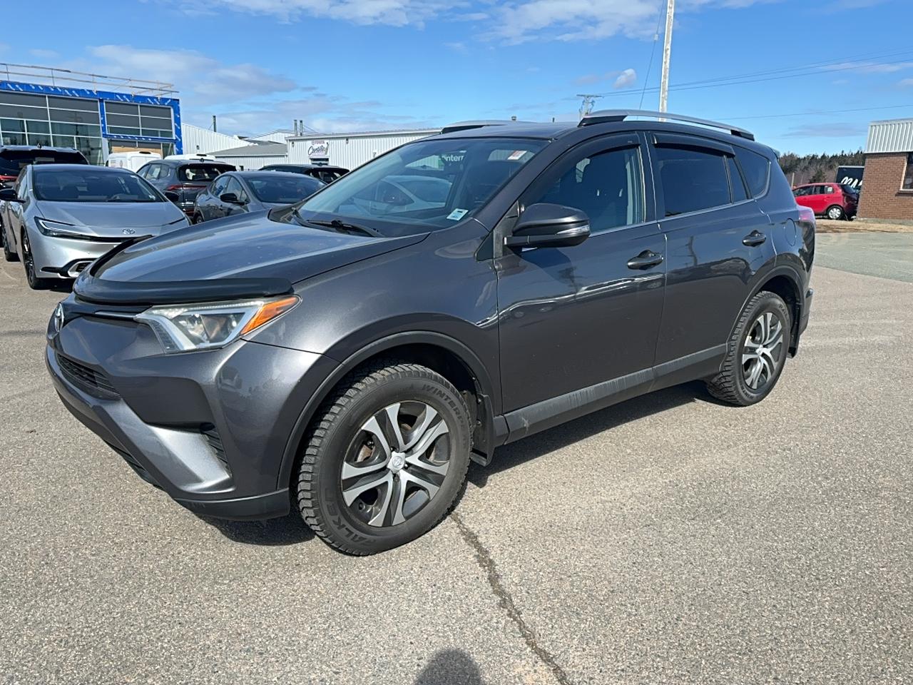 2016 Toyota RAV4 LE Photo0