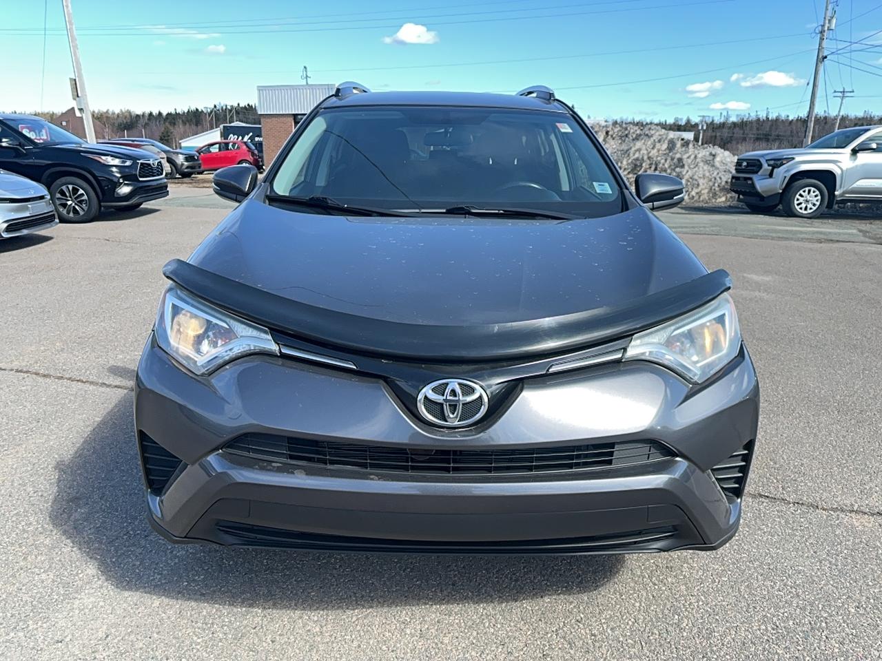 2016 Toyota RAV4 LE Photo1