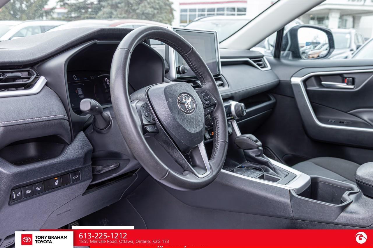 2025 Toyota RAV4 XLE Photo