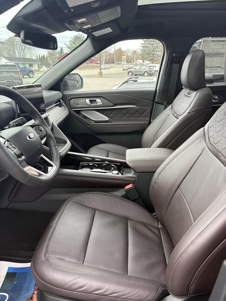 2026 Ford Explorer  Photo2