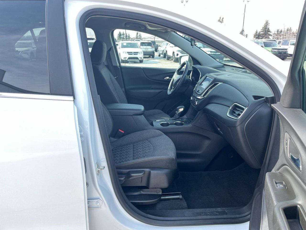 2024 Chevrolet Equinox FWD 4dr LT Photo