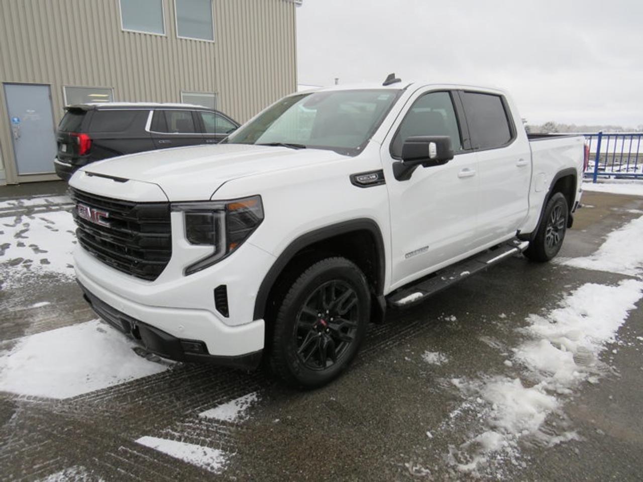 4WD Crew Cab 147 Elevation, 10-Speed Automatic, Gas V8 5.3L/325