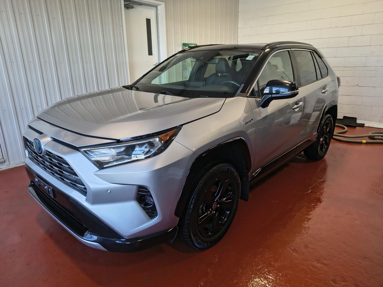 2021 Toyota RAV4 Hybrid XLE Photo0