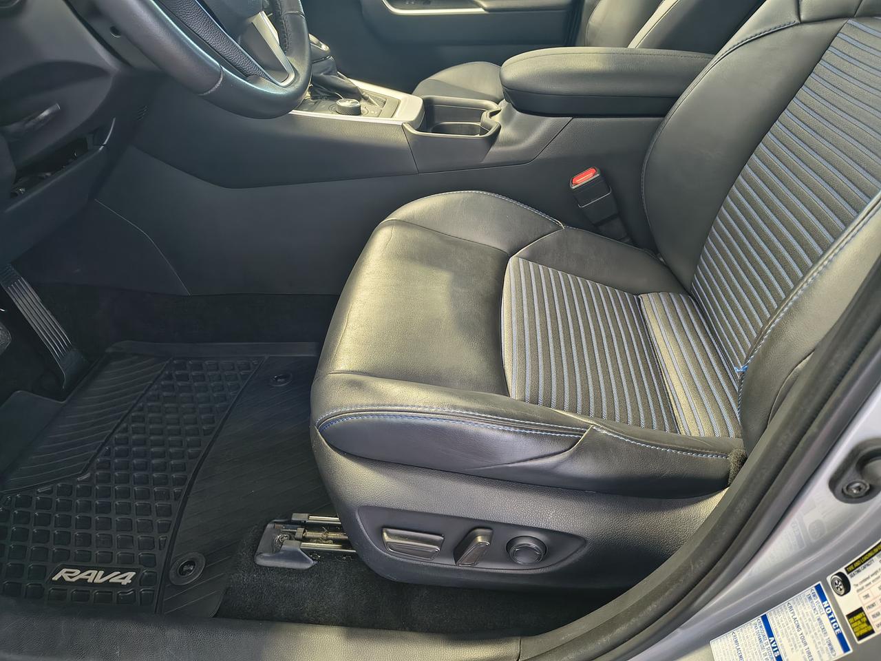 2021 Toyota RAV4 Hybrid XLE Photo