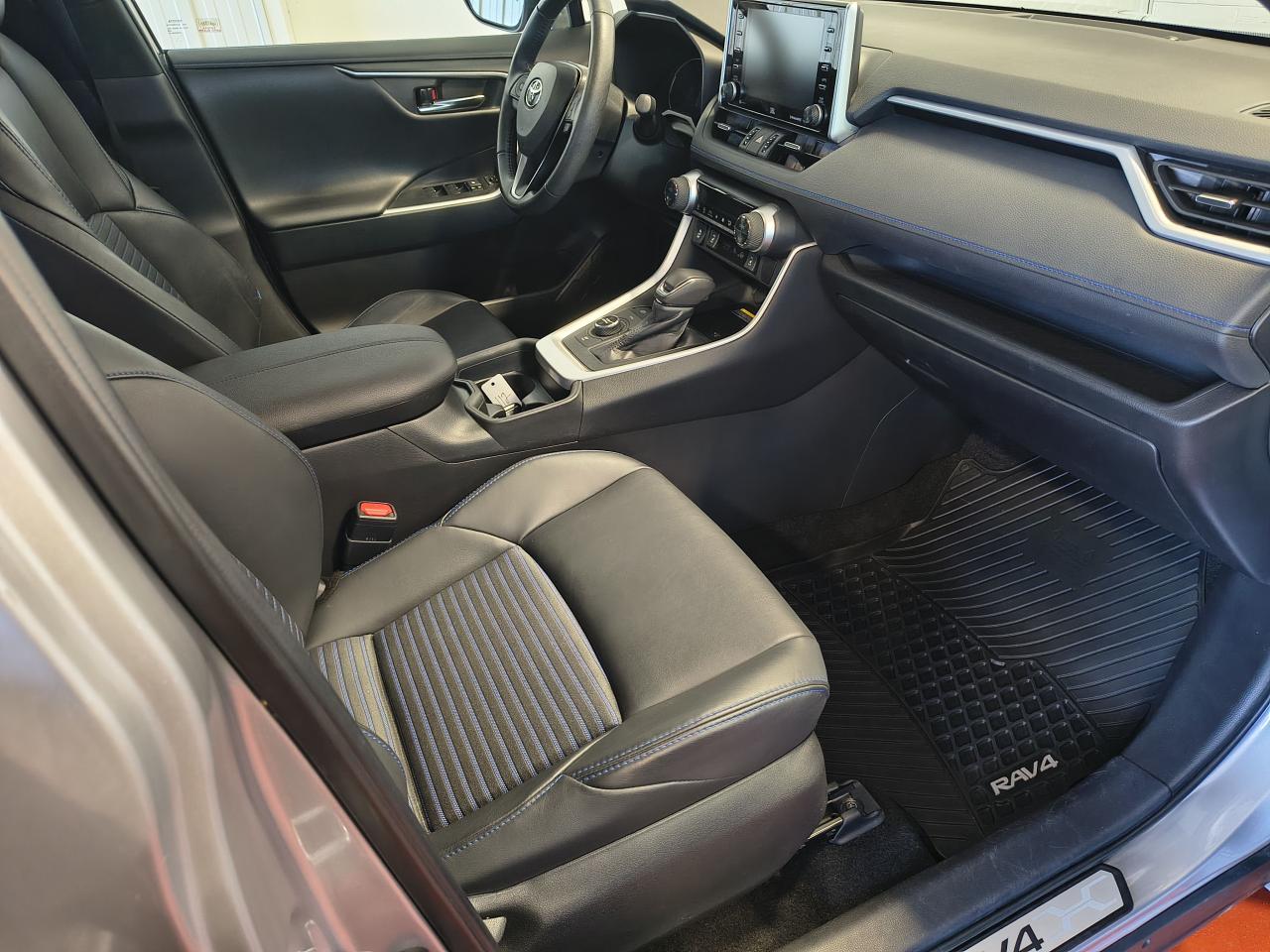 2021 Toyota RAV4 Hybrid XLE Photo