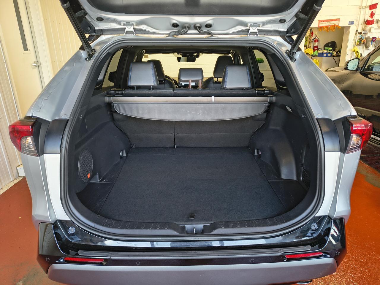 2021 Toyota RAV4 Hybrid XLE Photo0