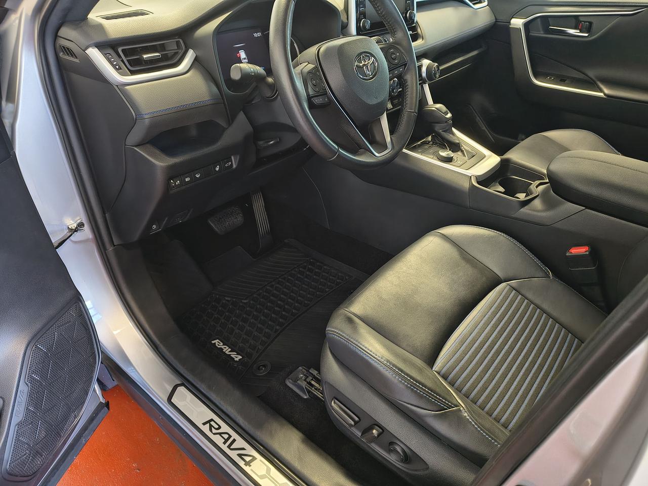 2021 Toyota RAV4 Hybrid XLE Photo0