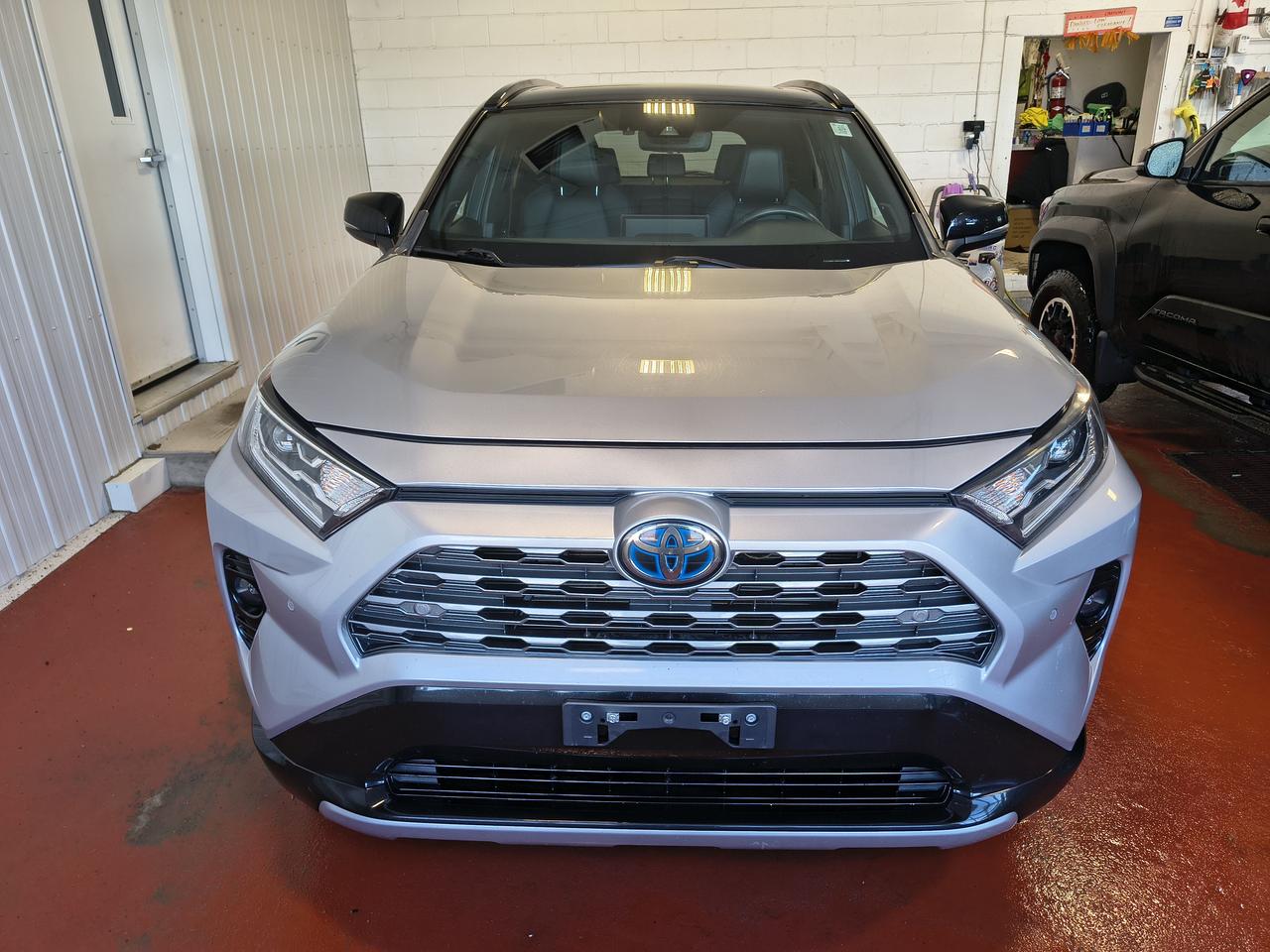 2021 Toyota RAV4 Hybrid XLE Photo0