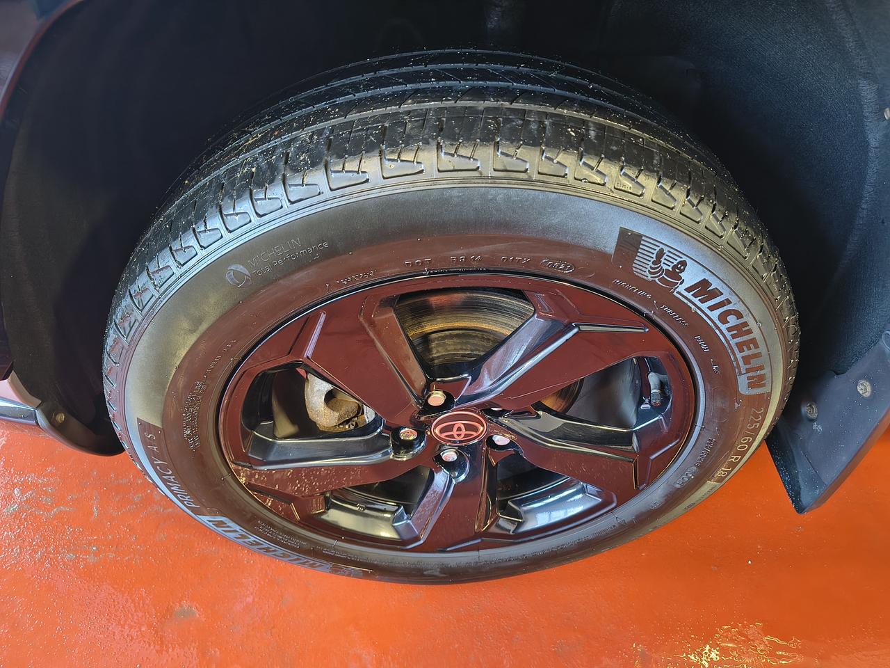 2021 Toyota RAV4 Hybrid XLE Photo