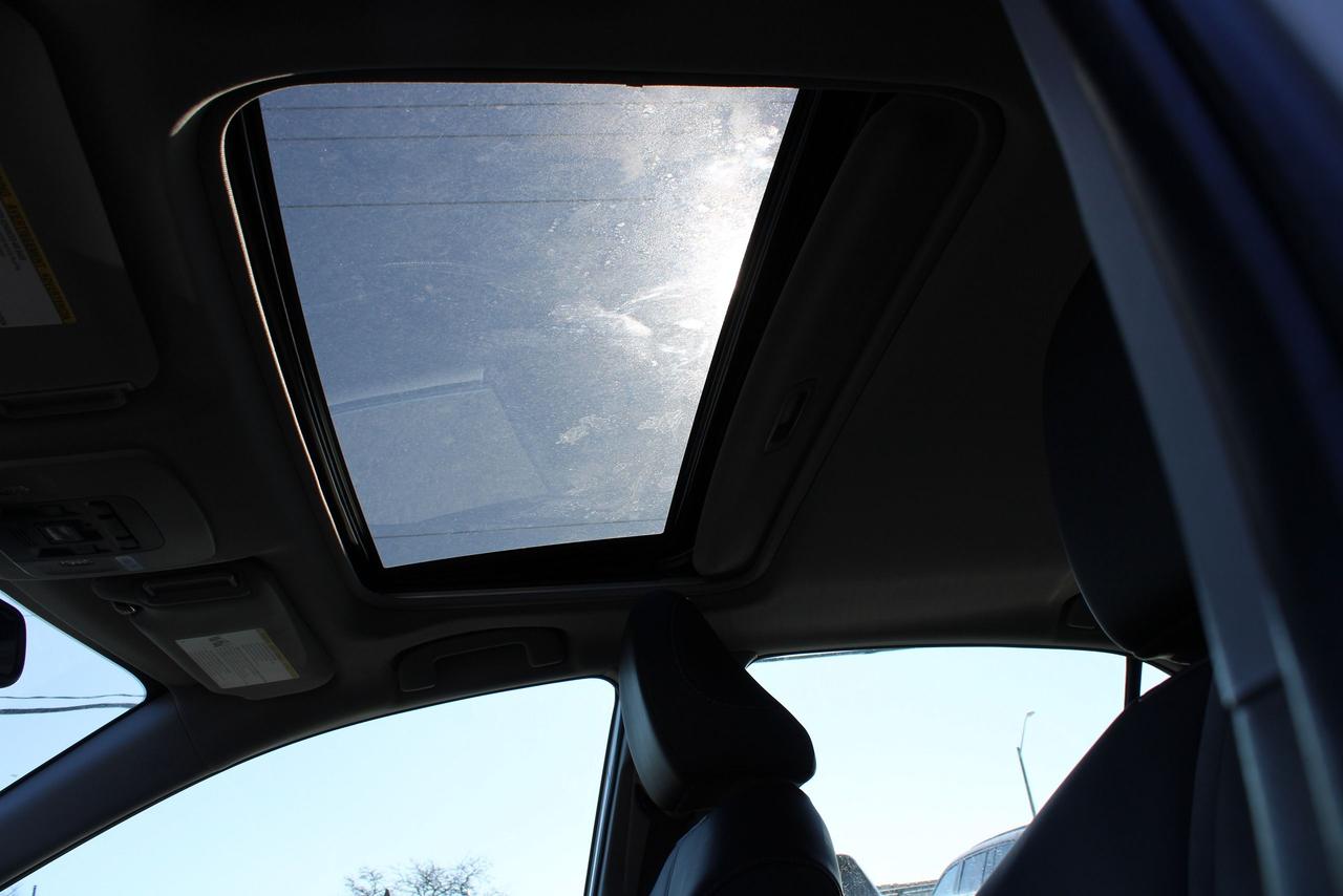 2024 Toyota Camry HYBRID SE Photo