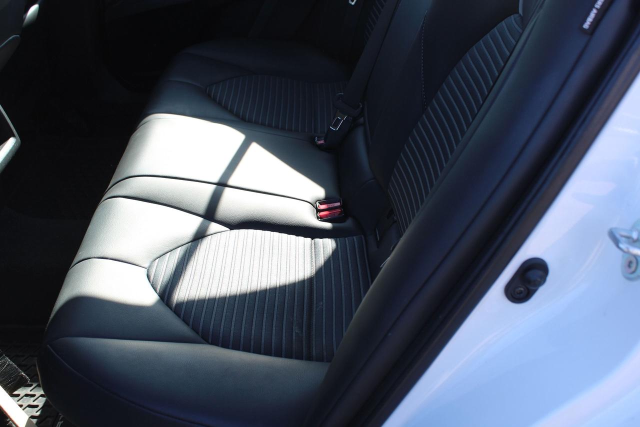 2024 Toyota Camry HYBRID SE Photo