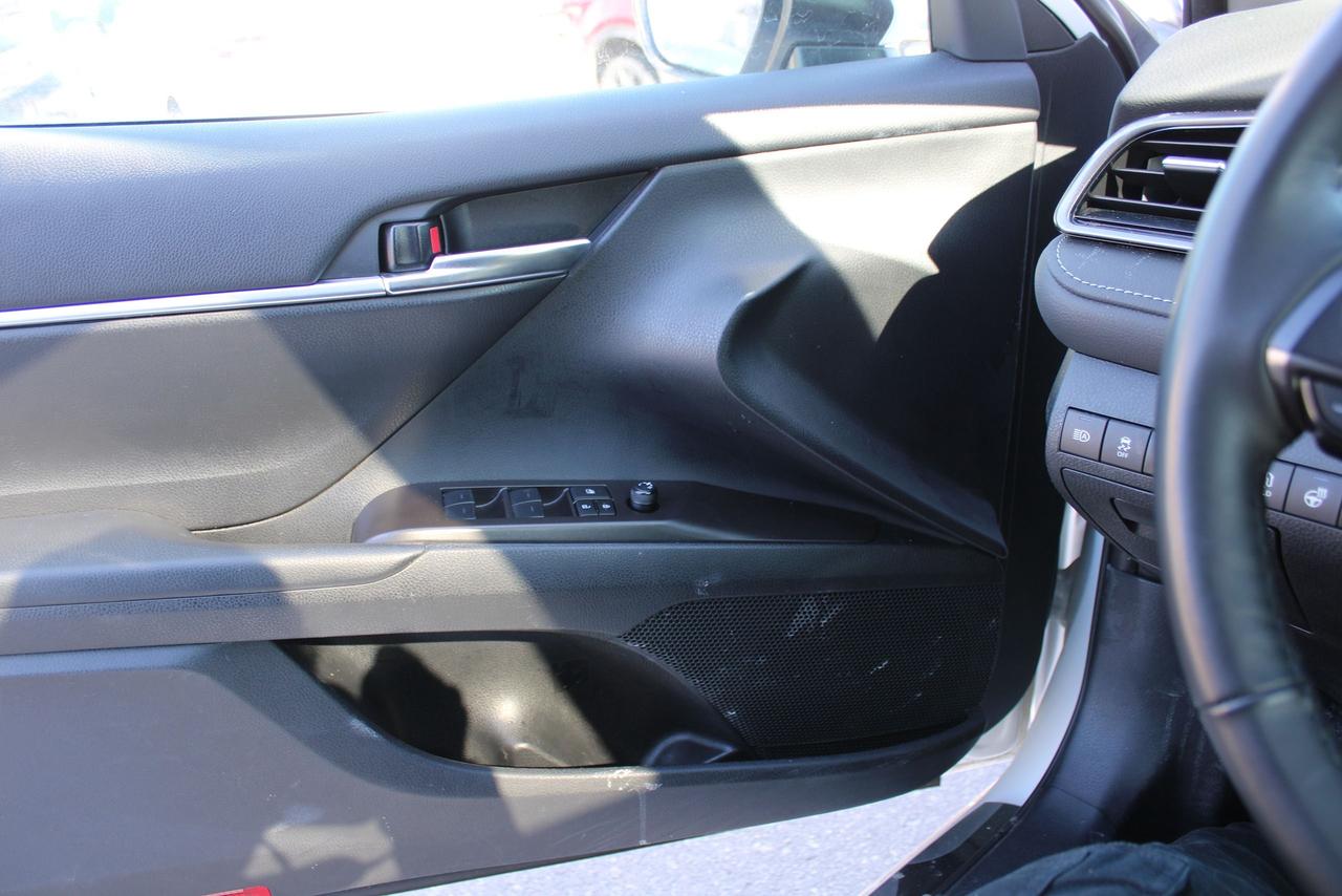 2024 Toyota Camry HYBRID SE Photo